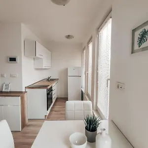 Sanya Ljubljana